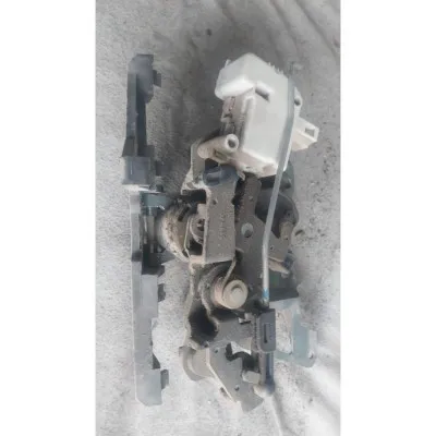Volkswagen Passat B5 arka bagaj iç kilit mekanizması merkezi kilit motoru şifre kısmı çıkma orijinal 3b0827297h