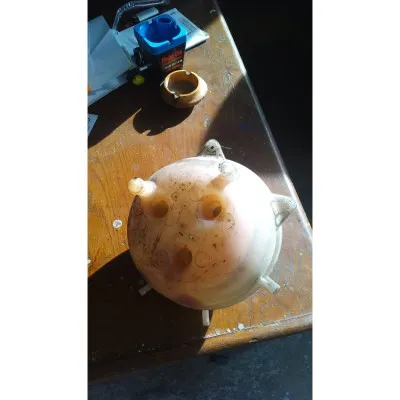 Volkswagen Transporter T5 1.9 tdı motor su bidonu çıkma orjinal