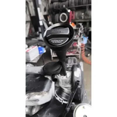 Volkswagen Transporter T4 2.5 TDI yağ dolum borusu çıkma orijinal  074115308e Volkswagen