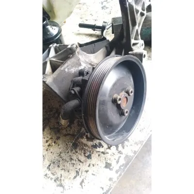 Volkswagen Transporter T4 2.5 tdı çıkma orjinal direksiyon pompası