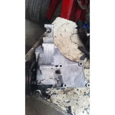 Volkswagen Transporter T4 2.5 tdı çıkma orjinal şarj klima braketi 074145169F