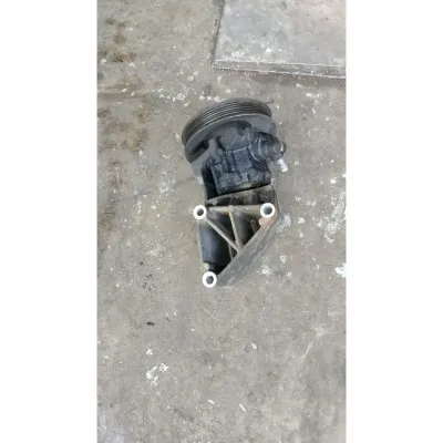 Volkswagen Transporter T4 2.4.  2.5 direksiyon pompası direksiyon pompası