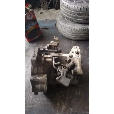 Volkswagen Caddy 1.9 tdı BJB motor çıkma orjinal 5 ileri QGR kodlu şanzıman ve şanzıman parçaları