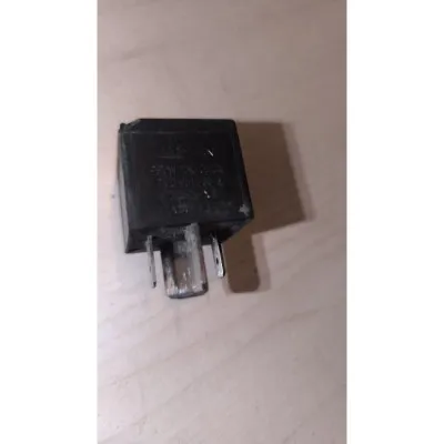 Volkswagen Transporter T5 100 numaralı role efendim buyurun lazım 7m0951253a