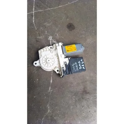  çıkma orjinal sağ arka cam motoru ve cam kartı 9776-105407-301 / 1C0959812A Volkswagen