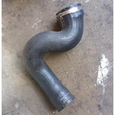  1.8T çıkma orjinal üst radyatör borusu Volkswagen