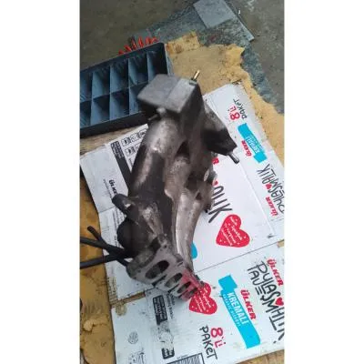  çıkma orjinal emme manifold 06B133223D Volkswagen