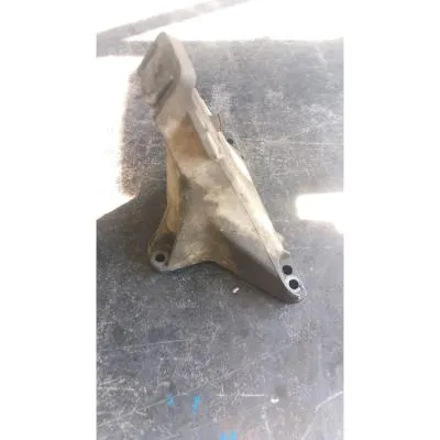 1.8t aeb apu motor çıkma orjinal sağ motor kulağı 8D0199308L Volkswagen