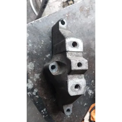 1j0199117N volkswagen Golf 4 otomatik şanzıman kulak braketi çıkma orjinal