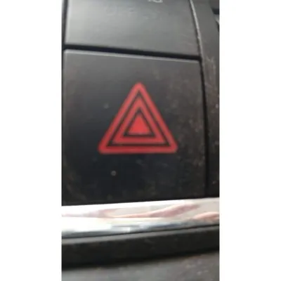 2014 Seat Toledo çıkma orijinal dörtlü flaşör düğmesi