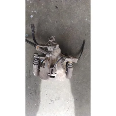 95-98 model Volkswagen Transporter ve caravelle T4 sağ arka fren merkezi çıkma orjinal