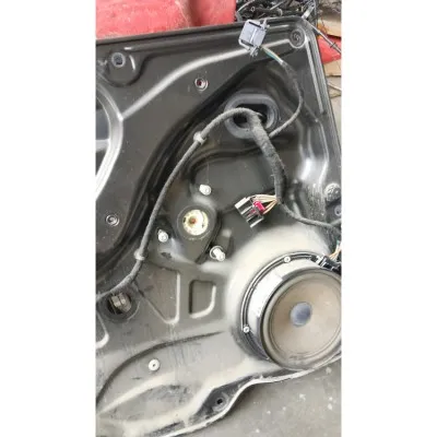 Volkswagen Passat B6 sol arka kapı cam krikosu hoparlör ve kapı kilidi çıkma orjinal
