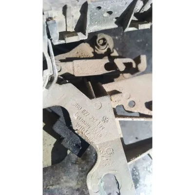 Volkswagen Passat B5 97-00 Bagaj Kilit Motor Mekanizma Taşıyıcı 3b0827297t Çıkma Orjinal