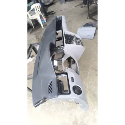 Seat Toledo 2014 model ön göğüs  5jb 857 343