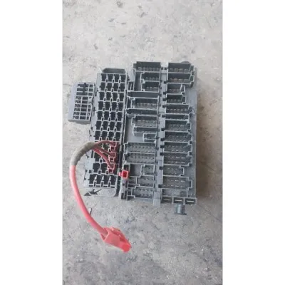 Transporter T4 sigorta kutusu sigorta tablası role kutusu röle tablası göğüs altı sigorta tablası