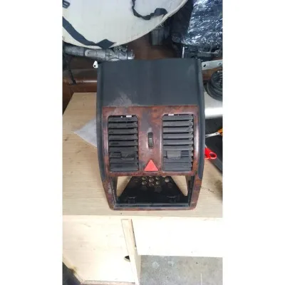 97-01 model Volkswagen Polo classıc Orta üfleme ızgarası çıkma orjinal 6N0858069C