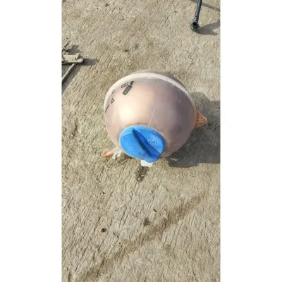 Wolksvagen T4 motor su bidonu çıkma orjinal