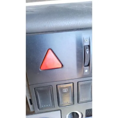 Volkswagen Transporter T4 4'lü flaşör düğmesi çıkma orjinal