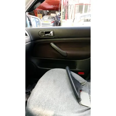 1998 2000 model Volkswagen Bora sağ ön kapı döşemesi.