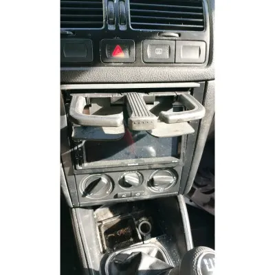 1998 2000 model Volkswagen Bora bardaklık