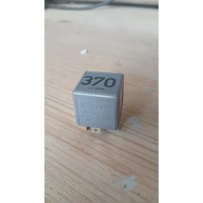 370 nolu role 8D0951253 Volkswagen Passat b5,5 çıkma orijinal role