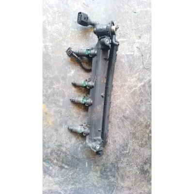 volkswagen Golf 4 1.6 benzinli Akl enjektör kütüğü çıkma orjinal 06A133317A