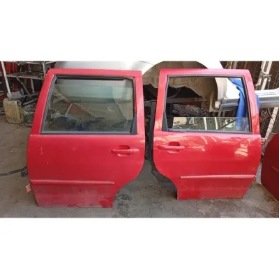 volkswagen Polo classic 1997 2001 model çıkma orijinal hatasız kırmızı renk sağ ve sol arka kapı