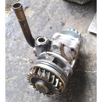 Volkswagen Transporter T5 2.5 130 luk çıkma orjinal direksiyon pompası