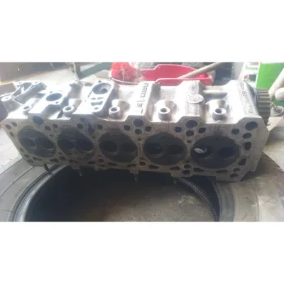 Volkswagen Transporter T4 2.4 L Diesel AAB motor 5 silindirli çıkma orjinal silindir kapağı 074103373