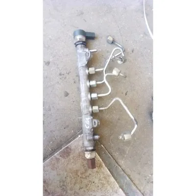 Volkswagen Passat B6 ve B7 2.0 TDI CBA motor çıkma orjinal reil borusu 03L130089