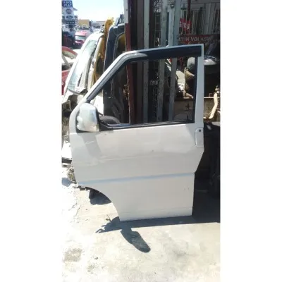Volkswagen Transporter T4 çıkma orjinal sol ön kapı beyaz renk hatasız