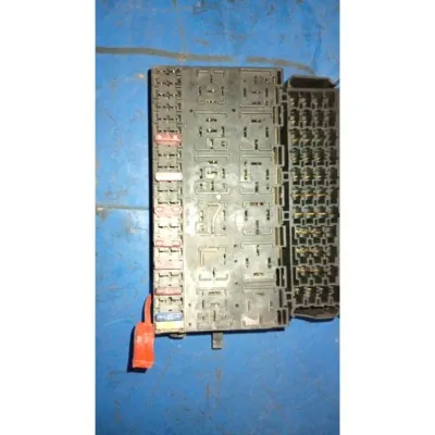 957937039 Volkswagen Golf III Sigorta Modülü