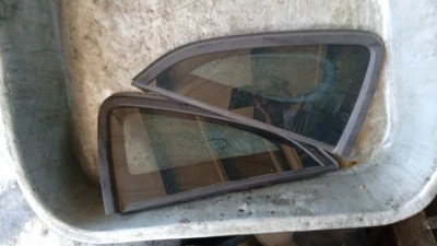 Volkswagen Polo 2010 2018 model çıkma orijinal sağ arka sol arka kelebek camı