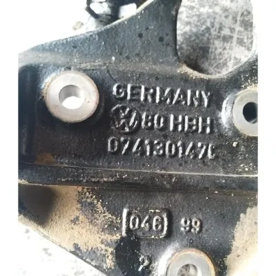 Volkswagen Transporter T4 2.5 tdı çıkma orjinal mazot pompa bağlantı ayağı 074130147C