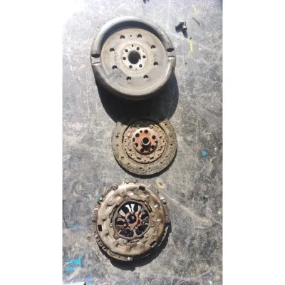 Volkswagen Transporter T5 1.9 tdı çıkma orjinal 5 ileri baskı balata volant seti luk marka