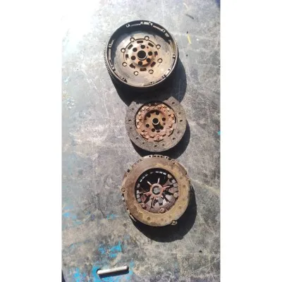 Volkswagen Transporter T5 1.9 tdı çıkma orjinal 5 ileri baskı balata volant seti luk marka