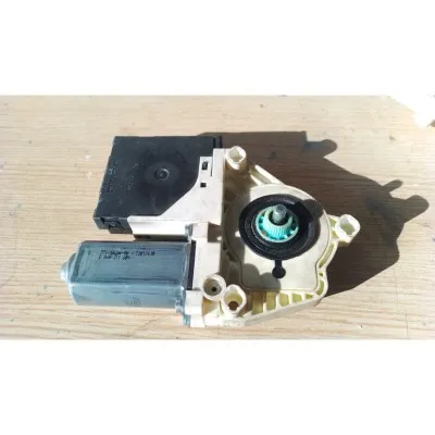ÖN SOL CAM KALDIRMA MEKANİZMASI MOTORU SEAT LEON 1P0837401E-9301245